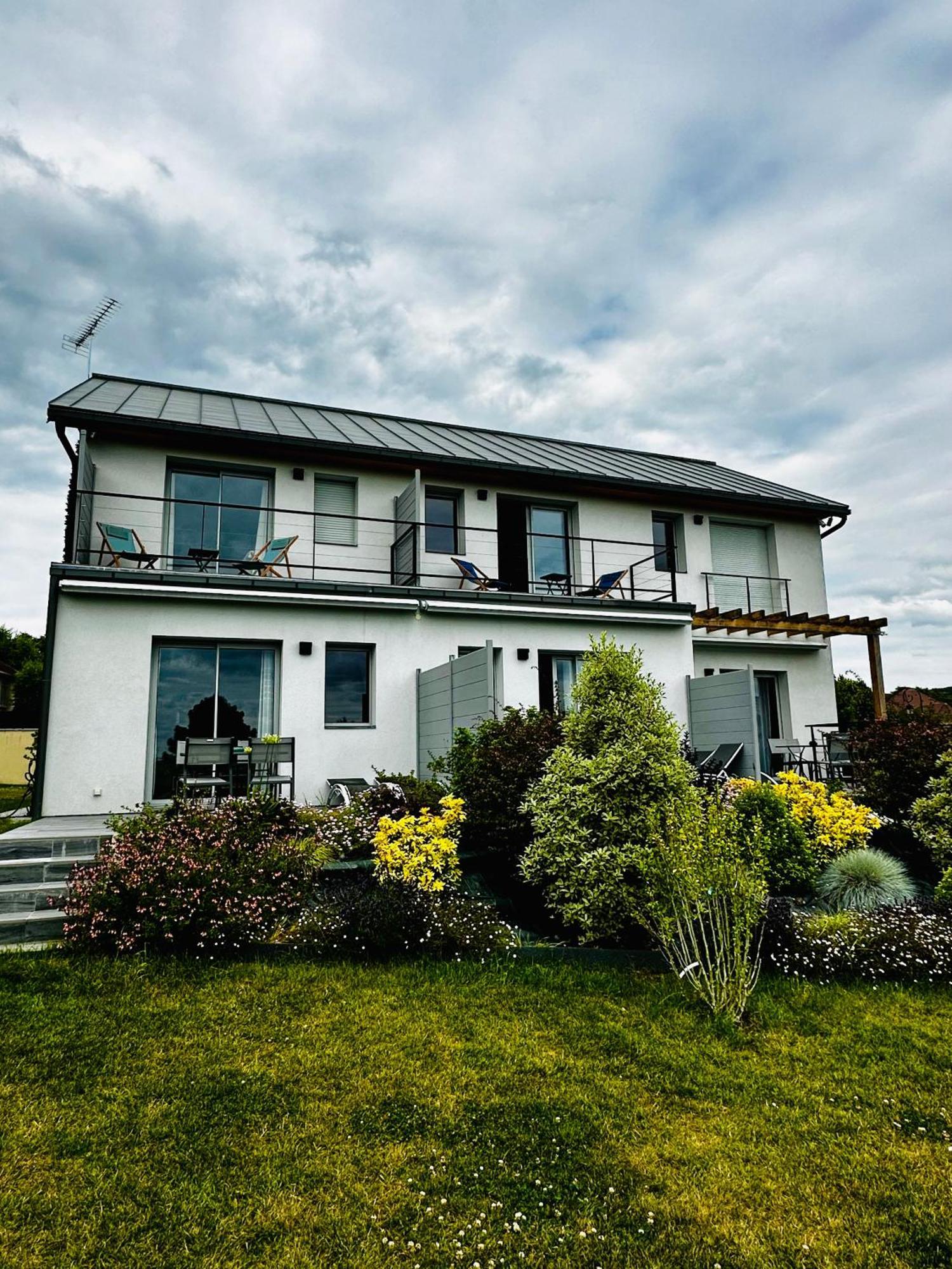 La Villa Perchee Calme, Sauna, Parking Prive Saint-Prix  Eksteriør billede